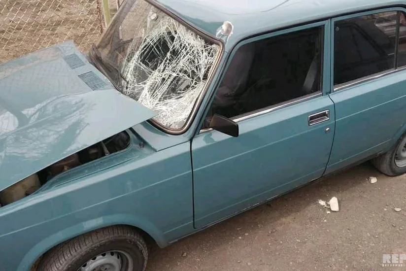 На западе Азербайджана отца и сына сбил автомобиль, один из них погиб