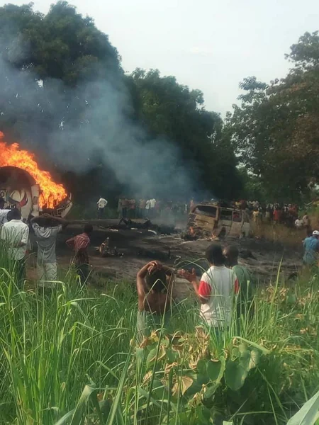 Nigeriyada benzindaşıyan avtomobil partlayıb, 50 nəfər ölüb, 70-i yaralanıb