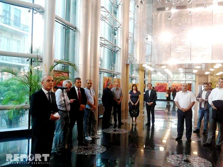 Gənc Tamaşaçılar Teatrında Qohumlar tamaşasının premyerası keçirilib