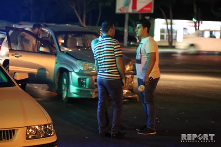 Bakıda iki maşın toqquşub, 15 yaşlı yeniyetmə ağır xəsarət alıb - FOTO