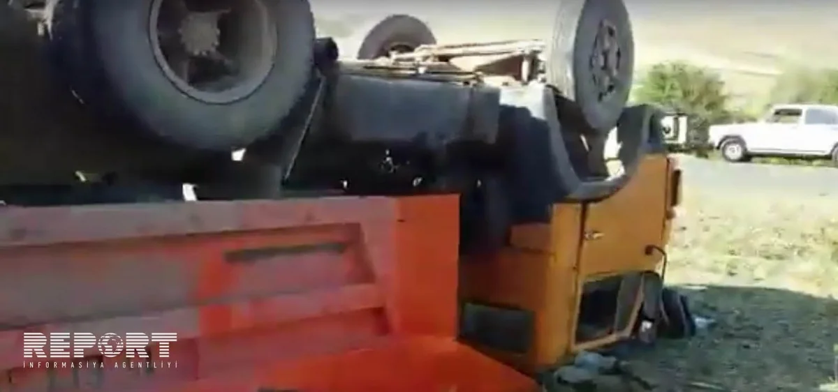 Cəlilabadda KamAZ aşıb, xəsarət alan var - FOTO