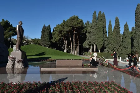 Prezident İlham Əliyev Bakıda Heydər məscidinin açılışında iştirak edib