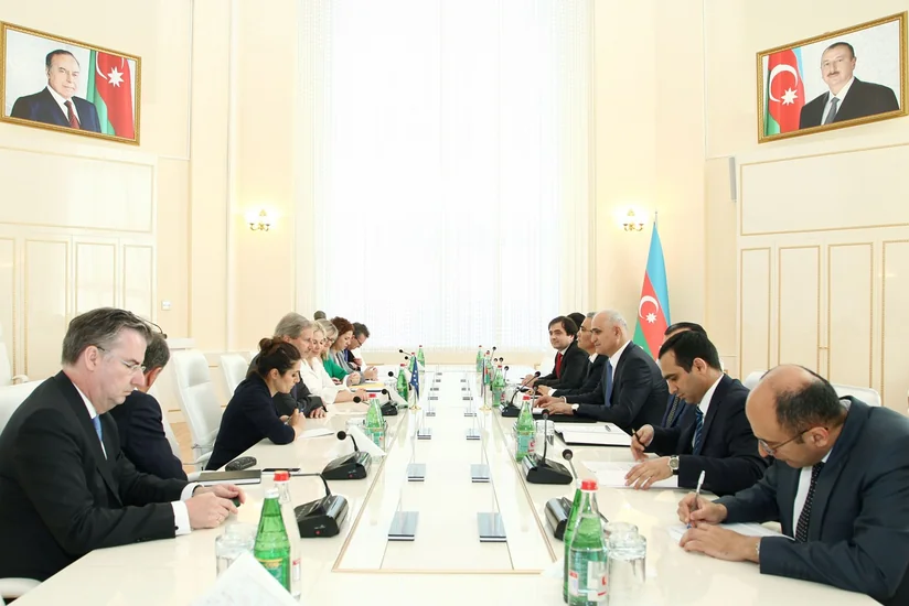 Avropa İttifaqının komissarı İqtisadiyyat Nazirliyində olub