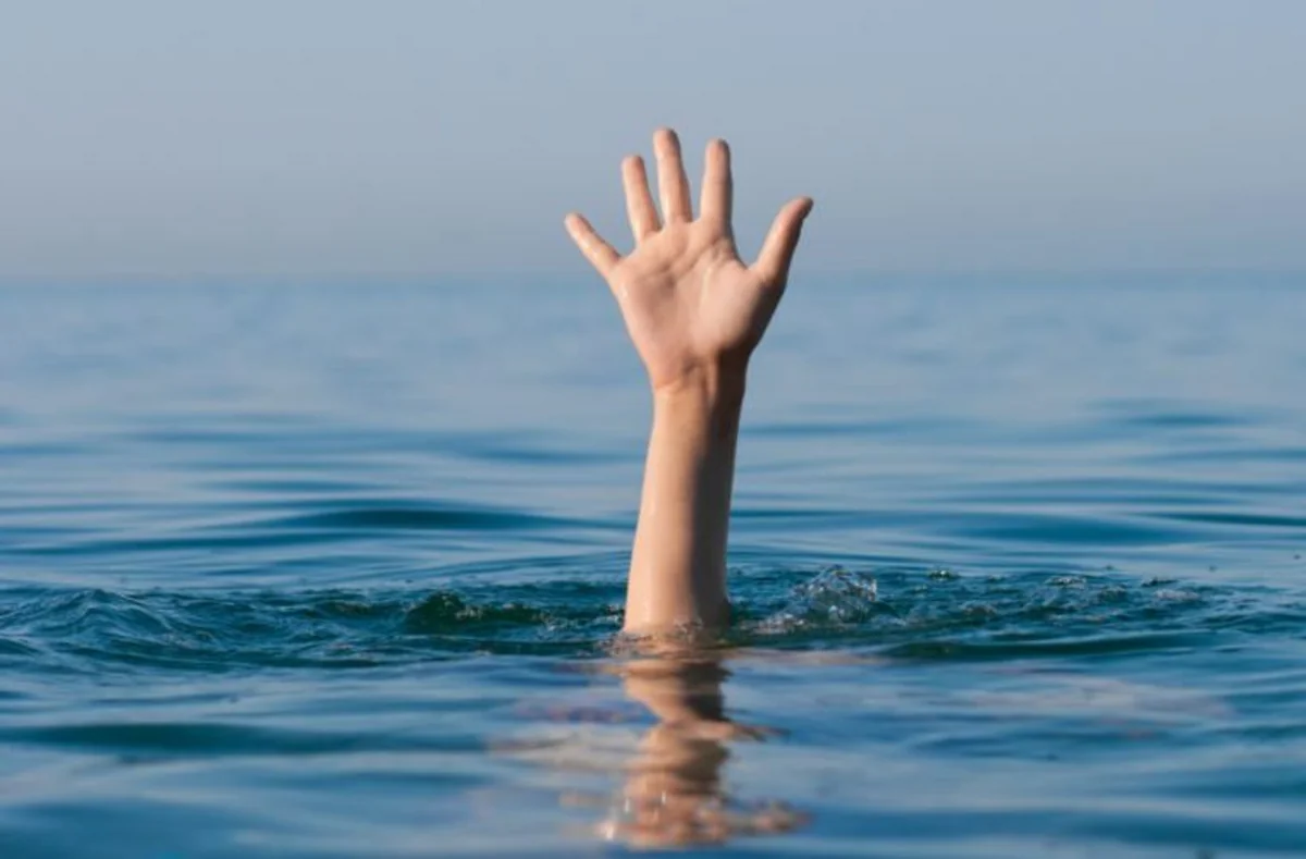 Dənizdə batma təhlükəsi ilə üzləşən 2 nəfər xilas olunub