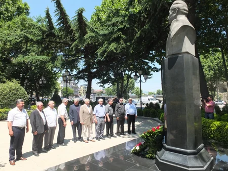 ​Gürcüstan Azərbaycanlılarının Ağsaqqallar Şurası Milli Qurtuluş Gününü qeyd edib