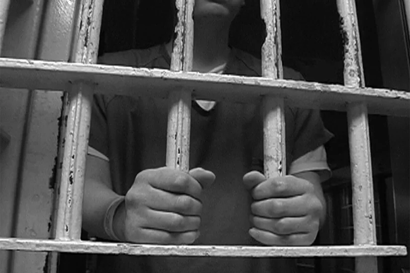 Bakı sakinini öldürüb bacısını bıçaqlamaqda təqsirləndirilən şəxs 20 il müddətinə azadlıqdan məhrum edilib