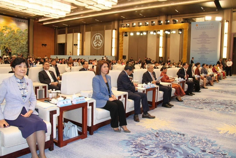 Bahar Muradova Beynəlxalq Qadınlar Forumunda çıxış edib - YENİLƏNİB