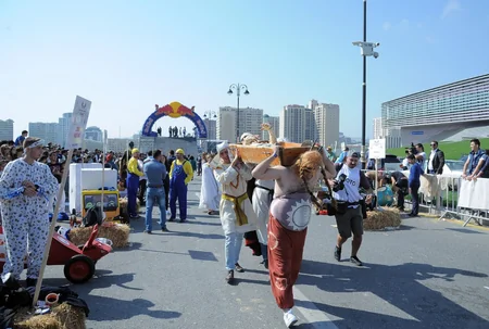 Heydər Əliyev Mərkəzinin qarşısında Red Bull Soapbox” yarışı keçirilib