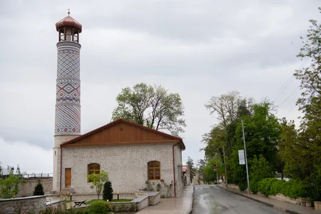 Şuşada Heydər Əliyev Fondunun bərpa etdiyi Saatlı məscidinin açılışı olub