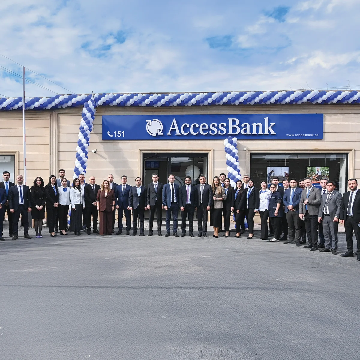 “AccessBank” yenilənmiş konseptli Xaçmaz filialını istifadəyə verib