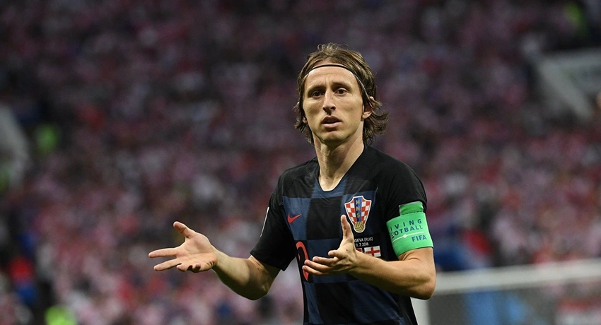 Ronaldu Modriçi mövsümün ən yaxşı futbolçusu seçilməsi münasibəti ilə təbrik edib