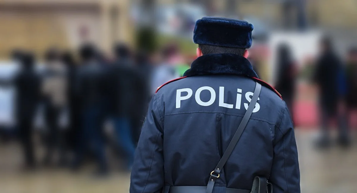 Polis intihar etmək istəyən şəxsi xilas etdi