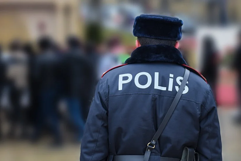 Polis intihar etmək istəyən şəxsi xilas etdi