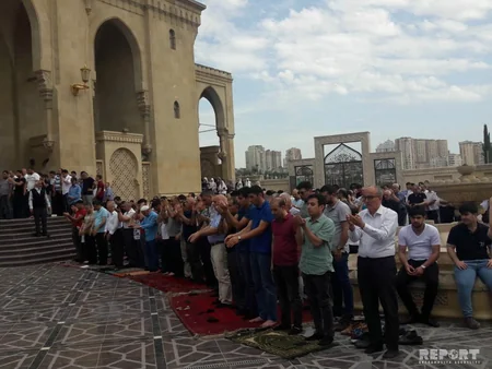 Eid prayer performed in Baku mosques -PHOTO