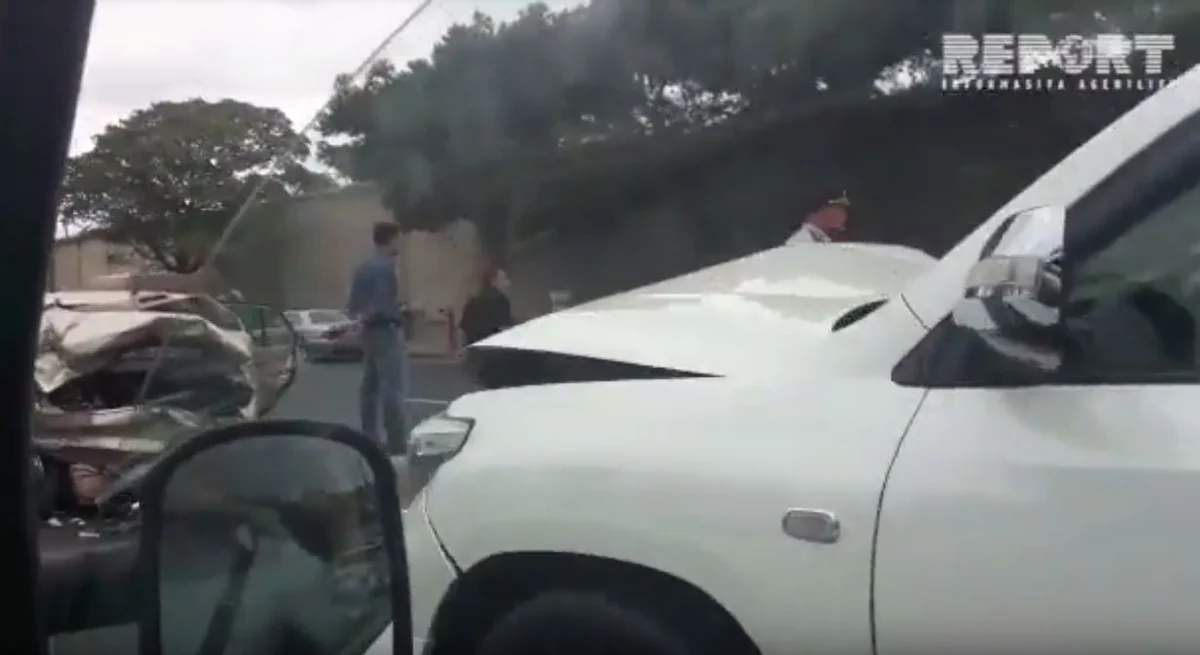 На проспекте Гейдара Алиева произошла авария, есть пострадавший - ВИДЕО