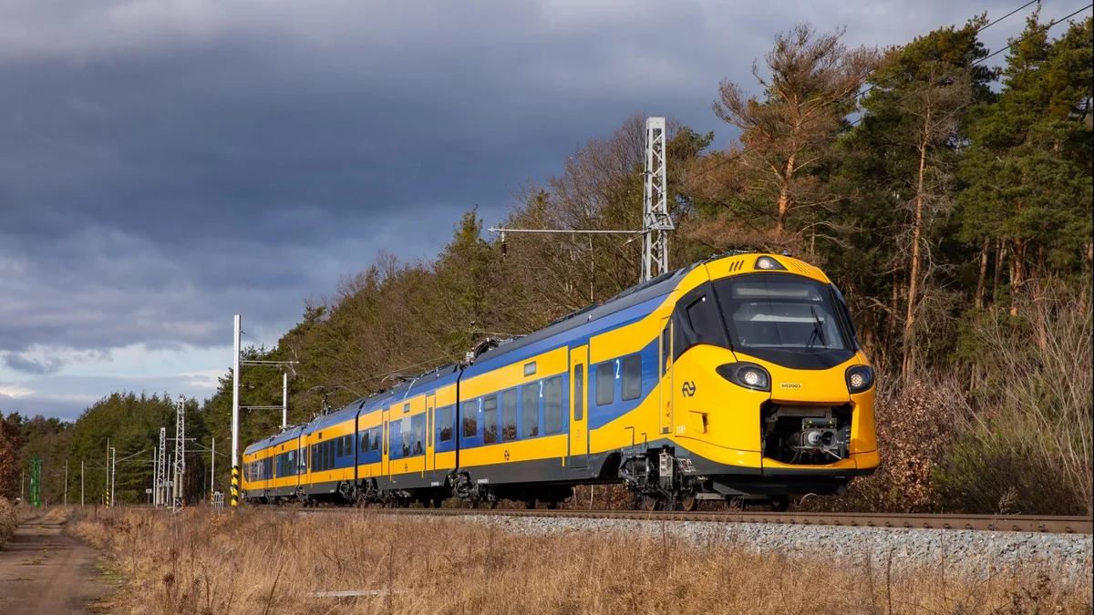 Niderlandda qatar qəzaya uğrayıb, 30-a yaxın insan yaralanıb