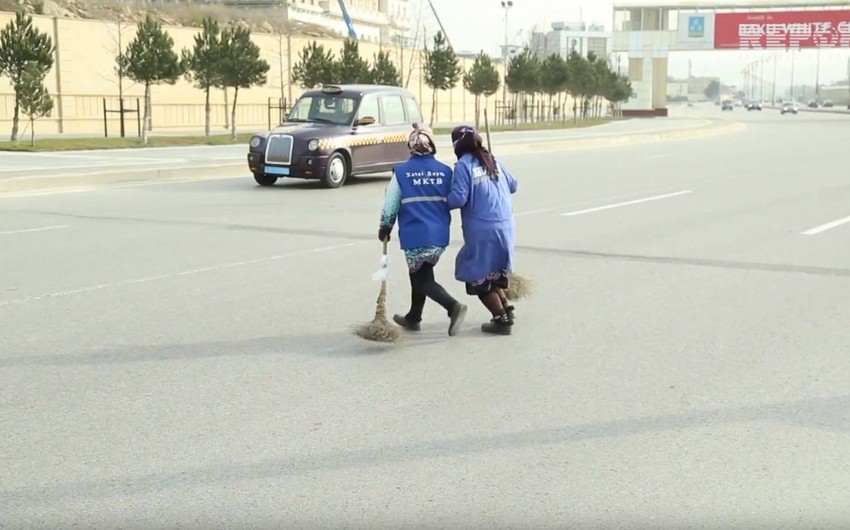 Bakının avtomobil yollarını süpürənlər - VİDEOREPORTAJ