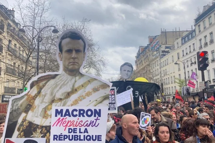 Parisin mərkəzində minlərlə insan Makronun istefası tələbi ilə etiraz aksiyası keçirib
