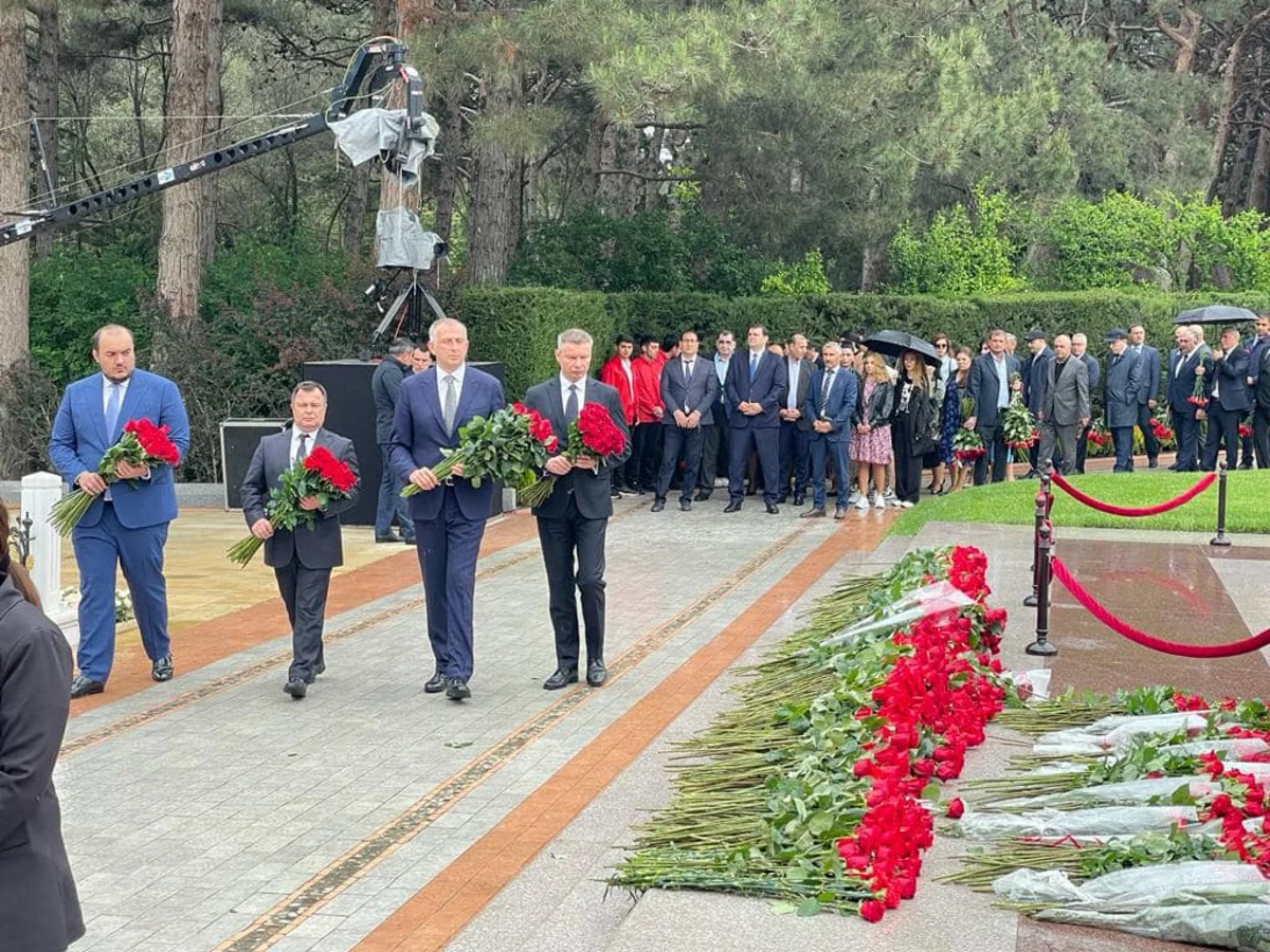 Ambassadors of Ukraine, Georgia, Moldova honor memory of great leader Heydar Aliyev