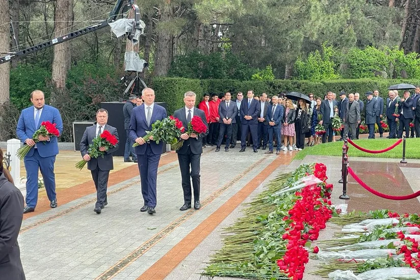 Послы Украины, Грузии и Молдовы почтили память великого лидера Гейдара Алиева