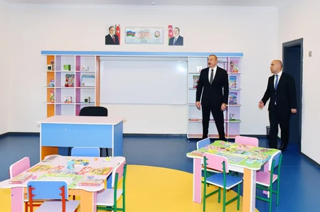 Azərbaycan Prezidenti Binəqədidə yeni inşa olunan məktəbin açılışında iştirak edib