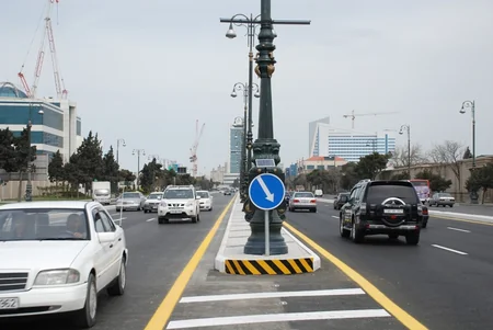 ​Heydər Əliyev prospektində ikinci yan yol bağlanır