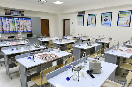 Prezident Bakıda yeni tikilən iki məktəbdə yaradılan şəraitlə tanış olub