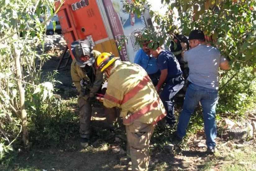 Meksikada sərnişin avtobusu qəzaya uğrayıb, onlarla yaralı var - FOTO