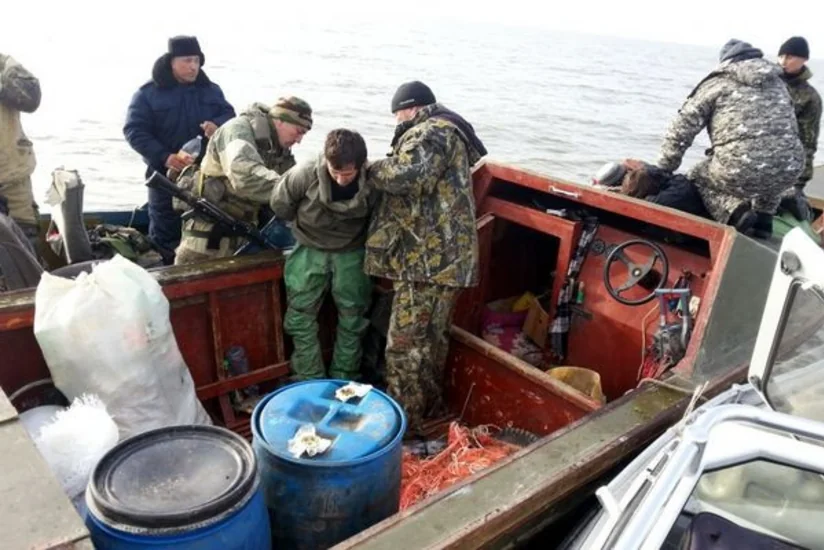 Казахстанские пограничники задержали на Каспии браконьеров из Азербайджана