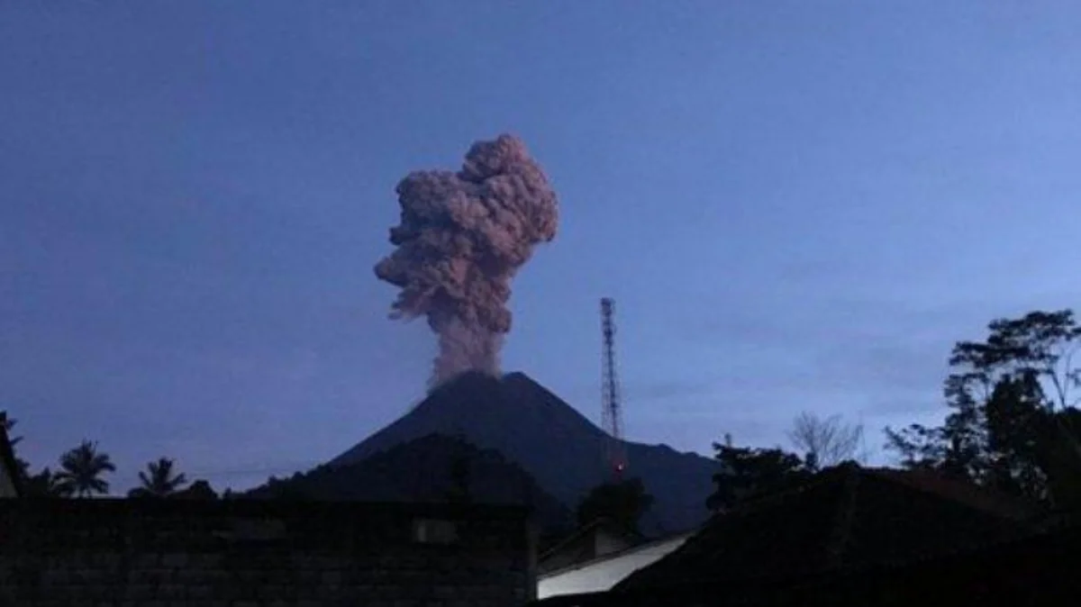Mount Merapi erupts again in Indonesia - VIDEO