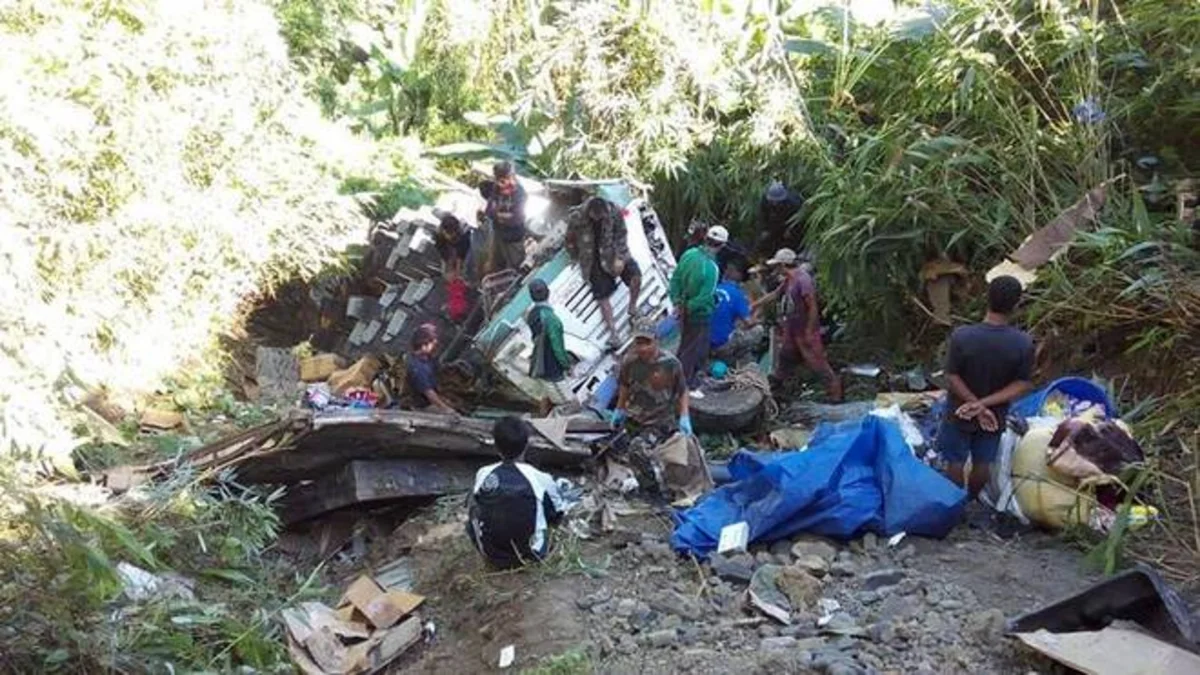 ​Hindistanda avtobus dərəyə aşıb, 10 nəfər ölüb