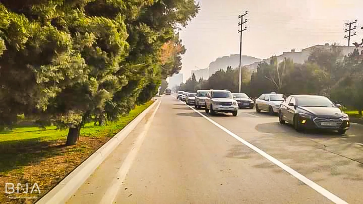 BNA Bakının bu küçəsində xüsusi avtobus zolağı təşkil etdi