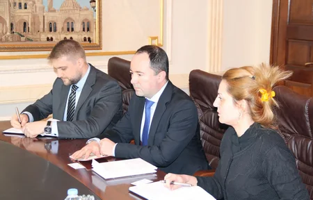 Dövlət Komitəsinin sədri Rumıniyanın Azərbaycandakı səfiri ilə görüşüb