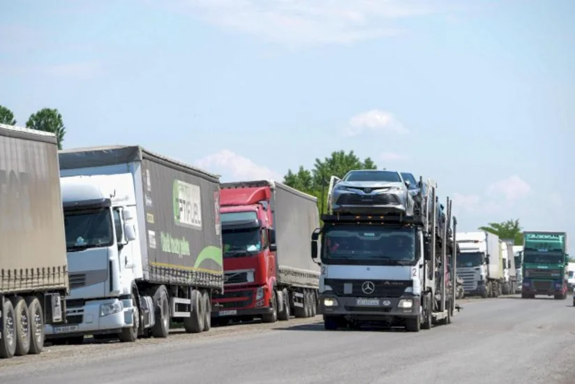 “Qırmızı Körpü” gömrük postunda gözləyən avtomobillərin sayı artıb