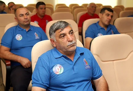 UEFA-nın D kateqoriyalı məşqçi kursları start götürüb
