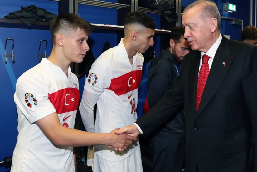 Ərdoğan Türkiyə millisinin futbolçuları ilə görüşüb