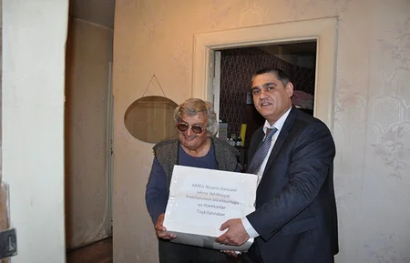 AMEA-nın bəzi işçilərinə ərzaq yardımı paylanıldı