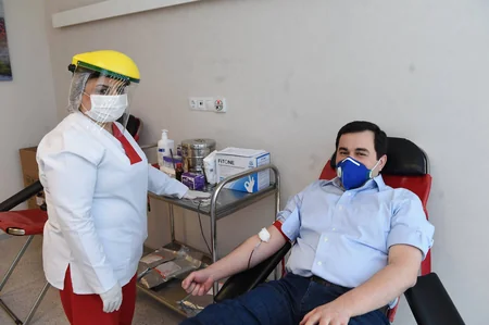 Azərbaycanın iki naziri qan verdi