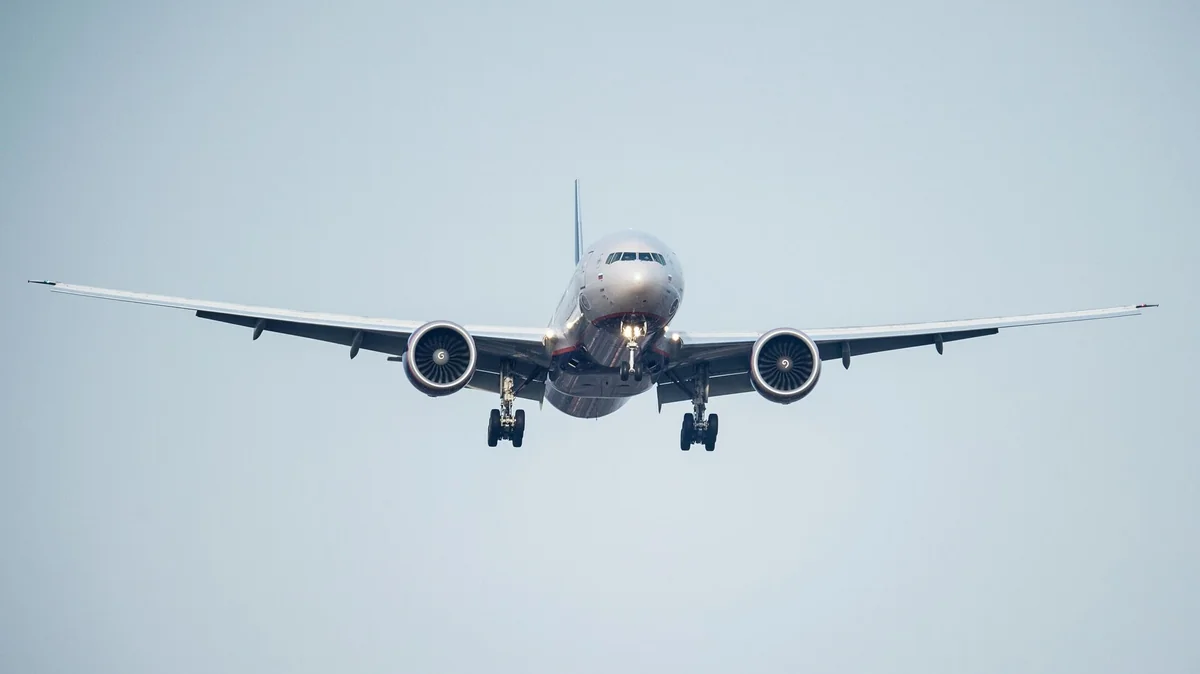 American Airlines Boeing 777 forced to make emergency landing