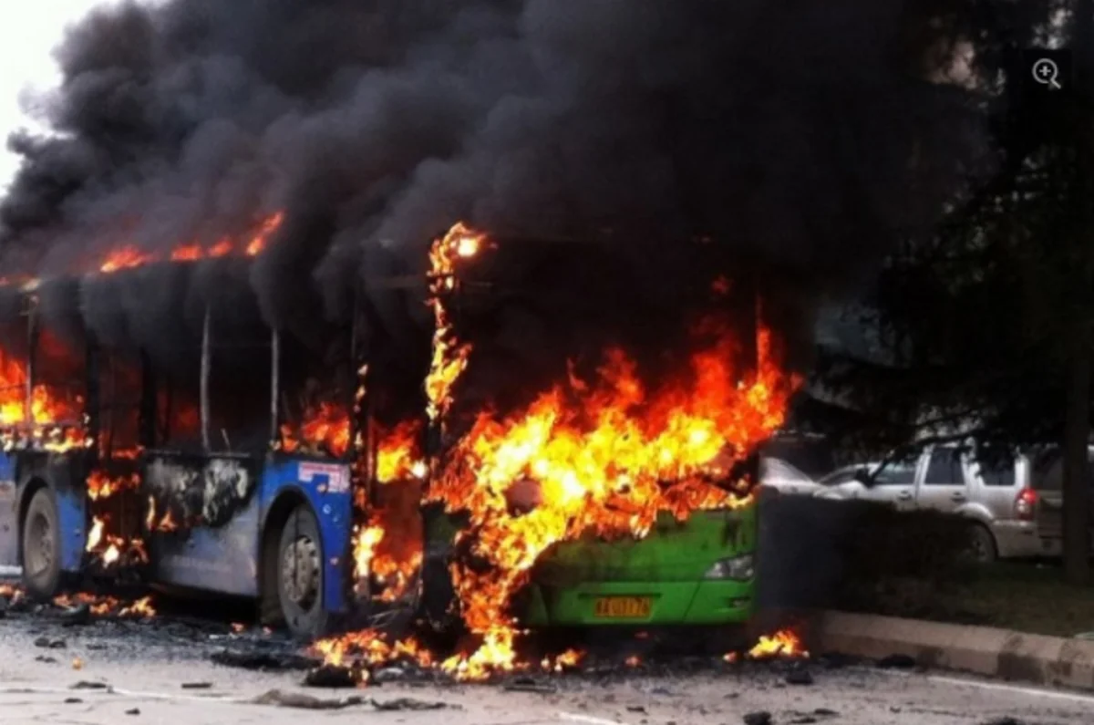 6 killed in south China bus fire