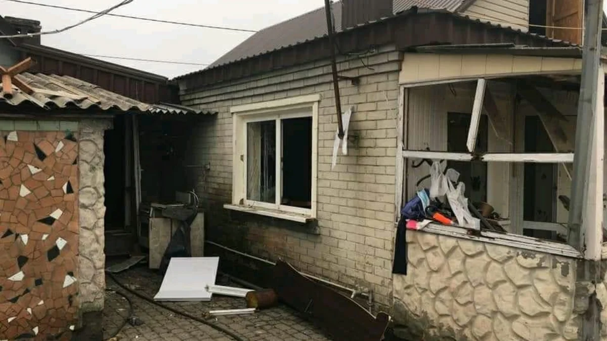 Mariupolda məktəb və ikimərtəbəli binaya mərmi düşüb