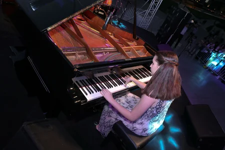 Heydər Əliyev Mərkəzinin parkında caz konserti təşkil olunub - VİDEO
