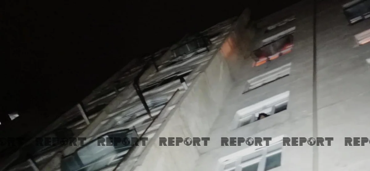 Gəncədə gənc qız hündürmərtəbəli binadan yıxılaraq ağır xəsarət alıb