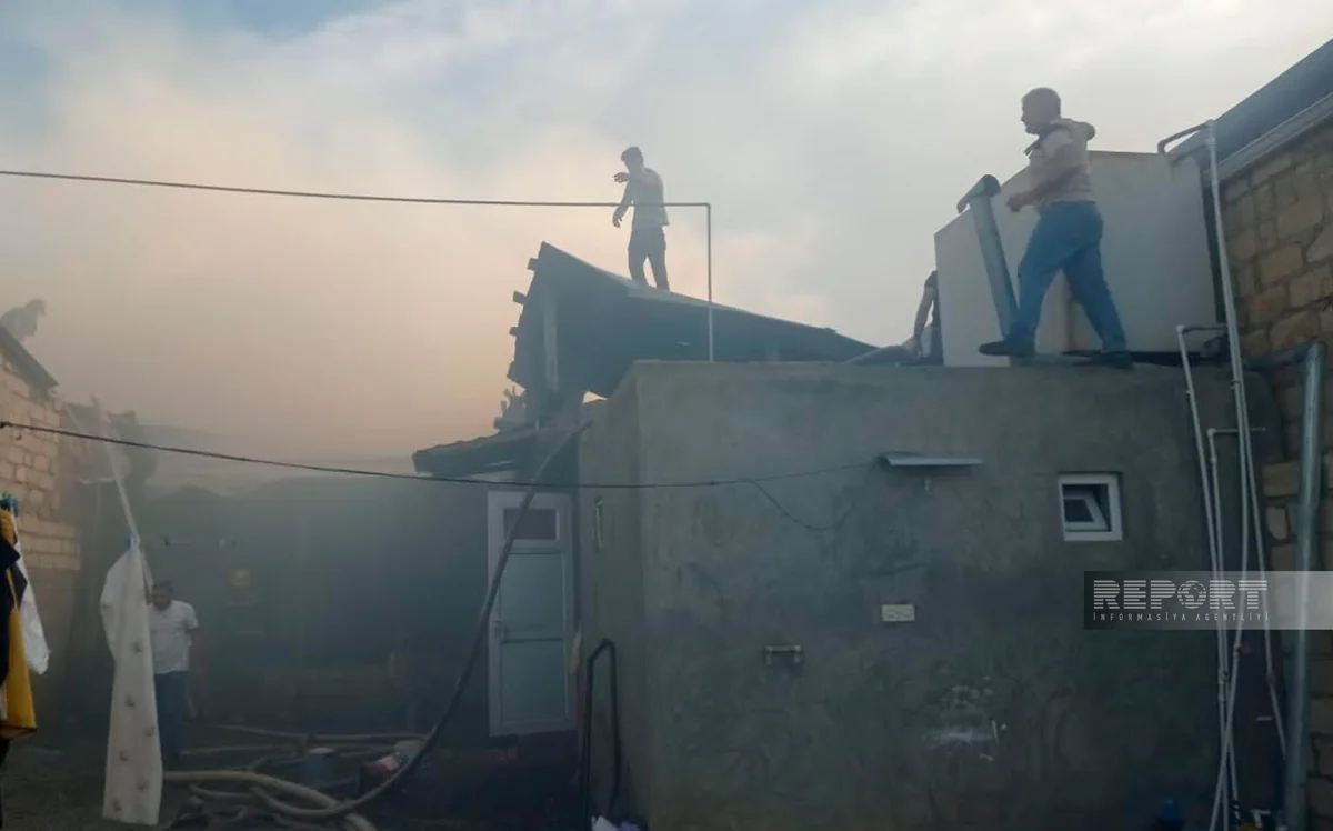 Gəncədə üç ev yanaraq kül olub, bir nəfər tüstüdən zəhərlənib - YENİLƏNİB