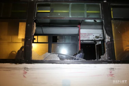 Abşeronda yük maşını sərnişin avtobusu ilə toqquşub, xəsarət alanlar var - FOTO