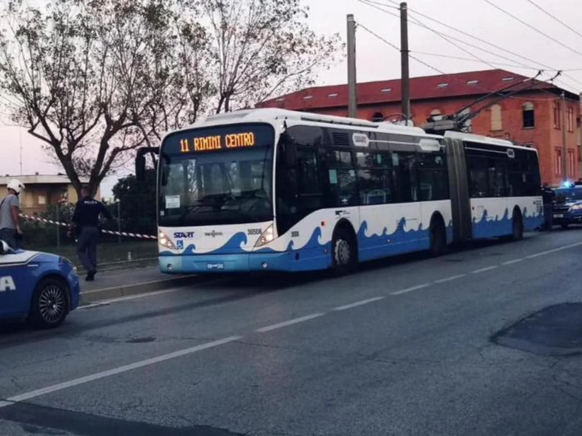 İtaliyada miqrant biri uşaq olmaqla beş nəfəri bıçaqlayıb