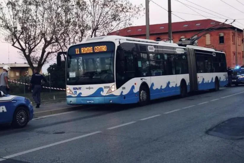 İtaliyada miqrant biri uşaq olmaqla beş nəfəri bıçaqlayıb