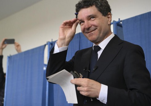 “Exit-poll”: Rumıniyada prezident seçkilərinin ikinci turunda Nikuşor Dan qalib gəlib