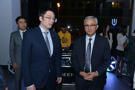 ONVOLT elektromobil satış-sərgi salonunu və SKYWELL ET5 modelini təqdim edib
