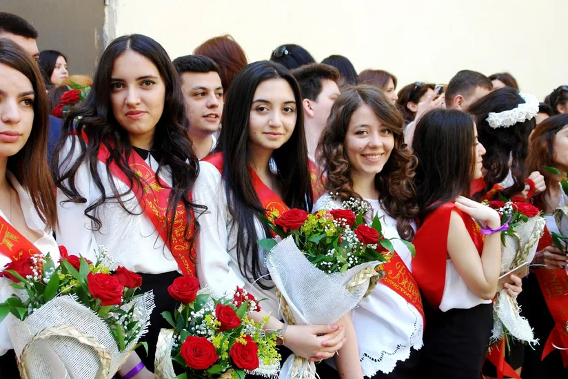 BŞTİ-nin tabeliyindəki məktəblərin buraxılış siniflərini 20 124 şagird bitirəcək